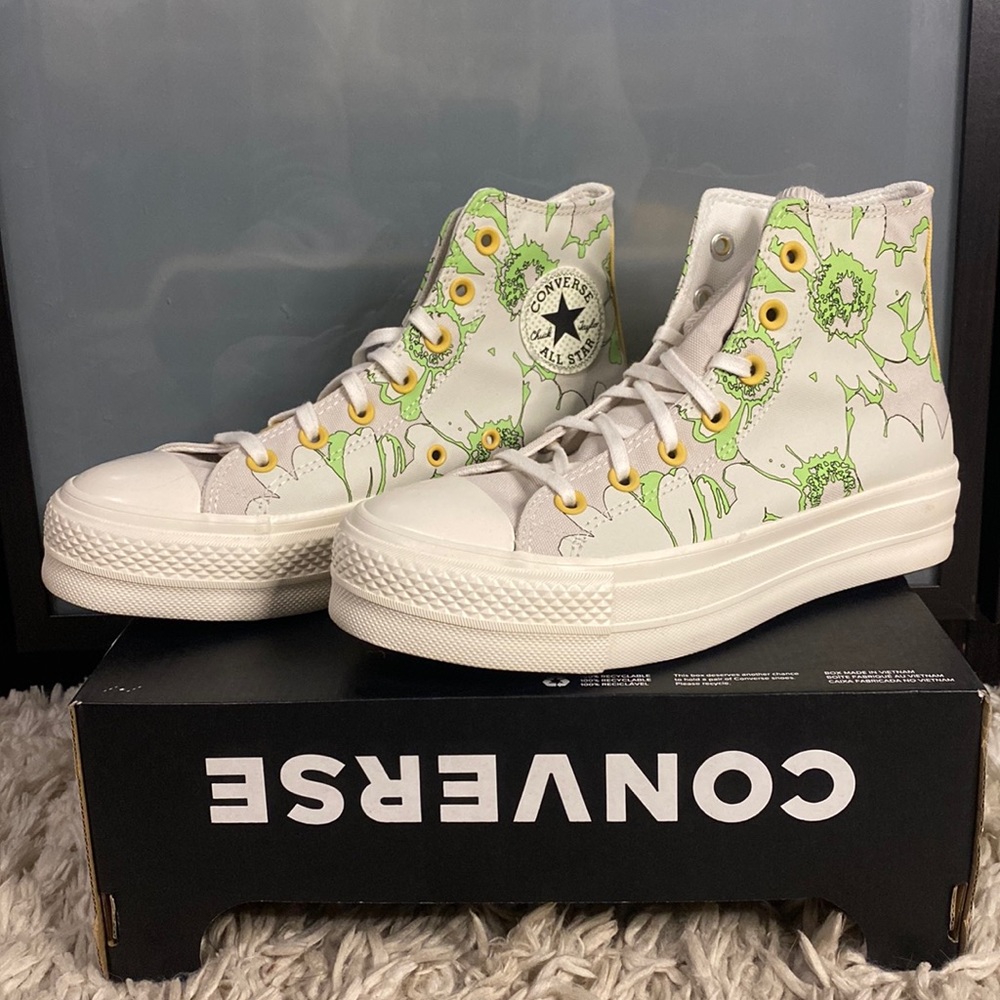 Converse Platform High Tops Women’s US size 7.5 NWT Desert Sand/Lime Rave/Egret